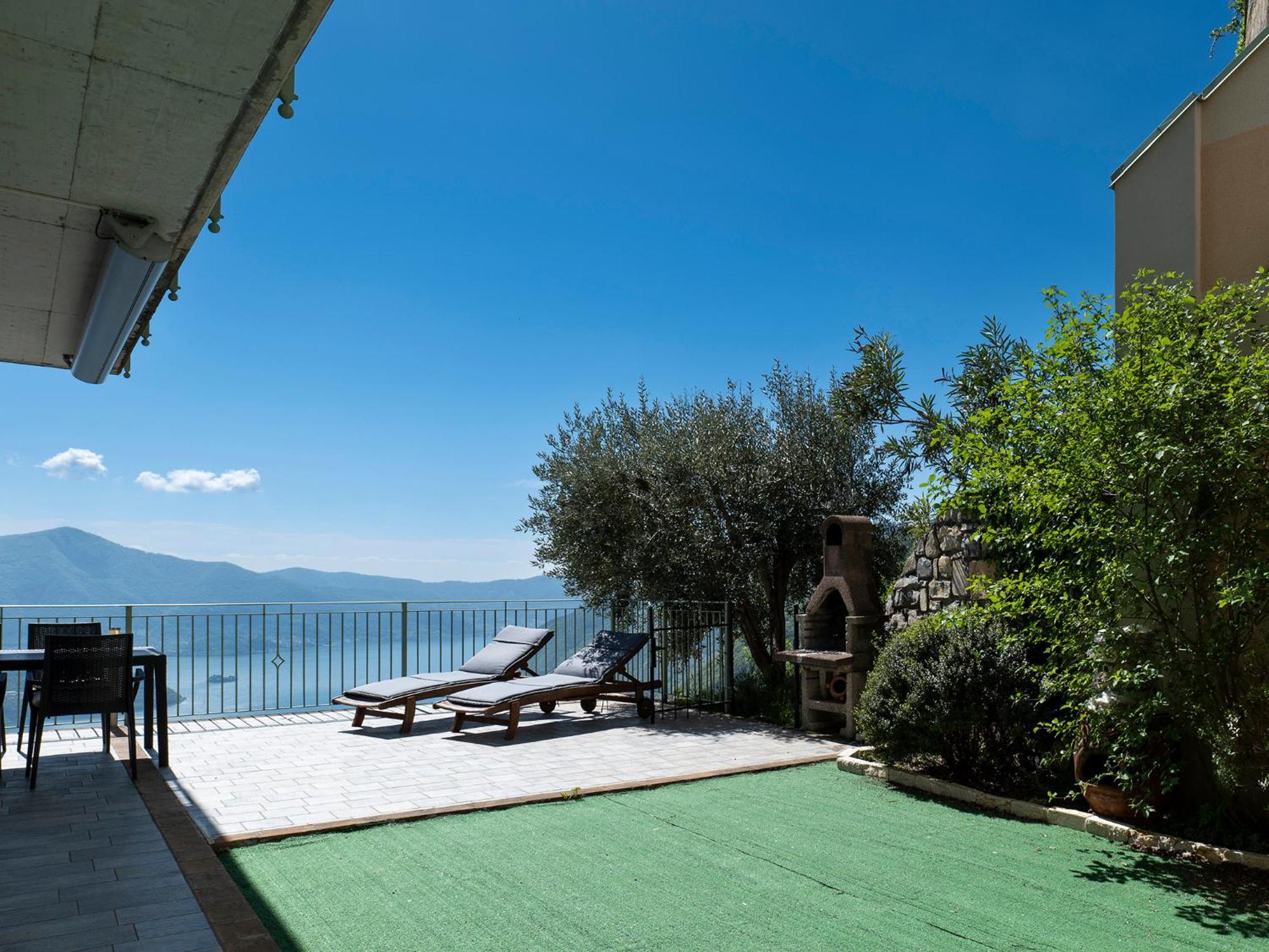 Mantegna - Garden With Lake View And Swimming Pool Parzanica Εξωτερικό φωτογραφία